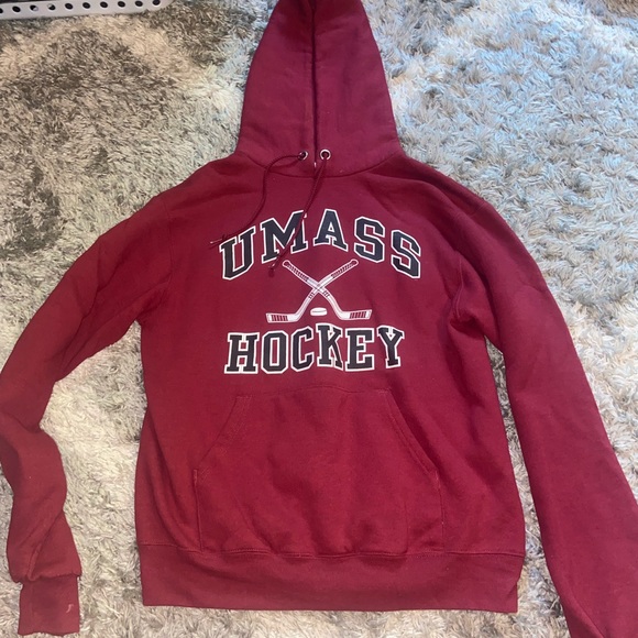 Champion Sweaters - UMASS College Hockey Hoodie Size S